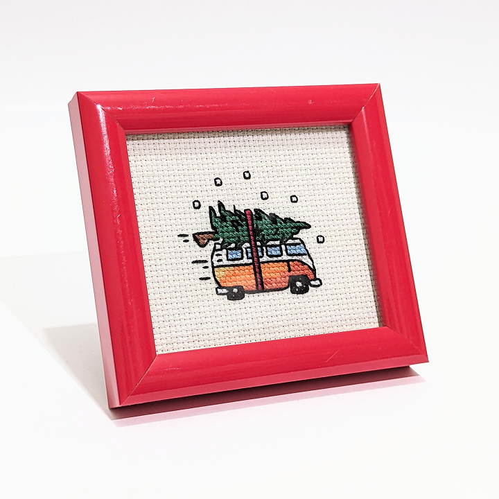 საახალწლო სამზადისი - კანვაზე ქარგვა