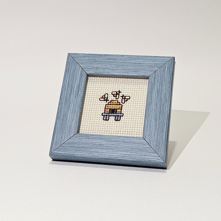 სკა და ფუტკრები - კანვაზე ქარგვა