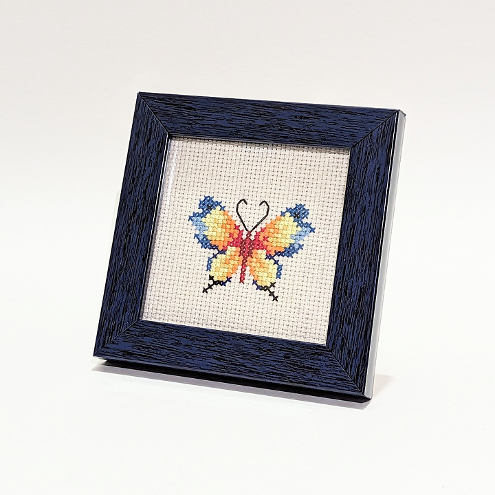 პეპელა - კანვაზე ქარგვა