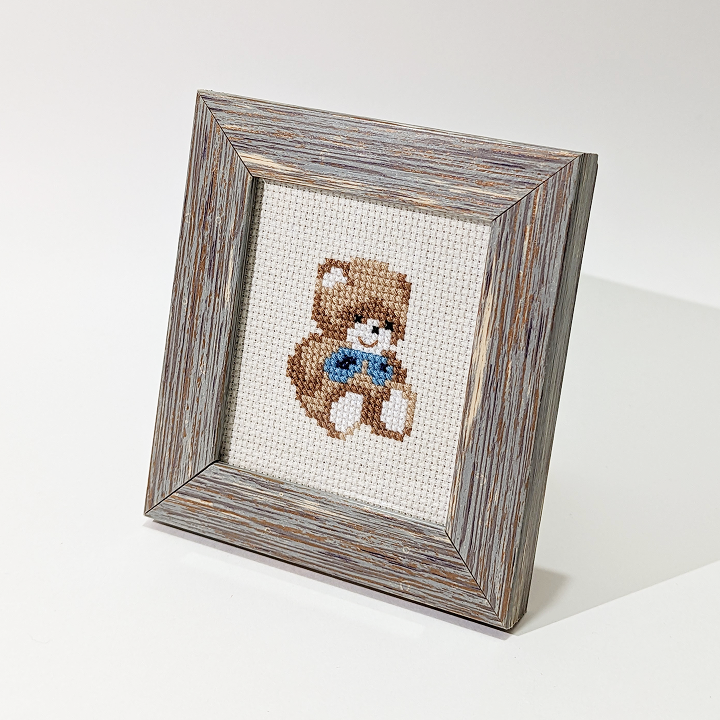 დათუნია - კანვაზე ქარგვა