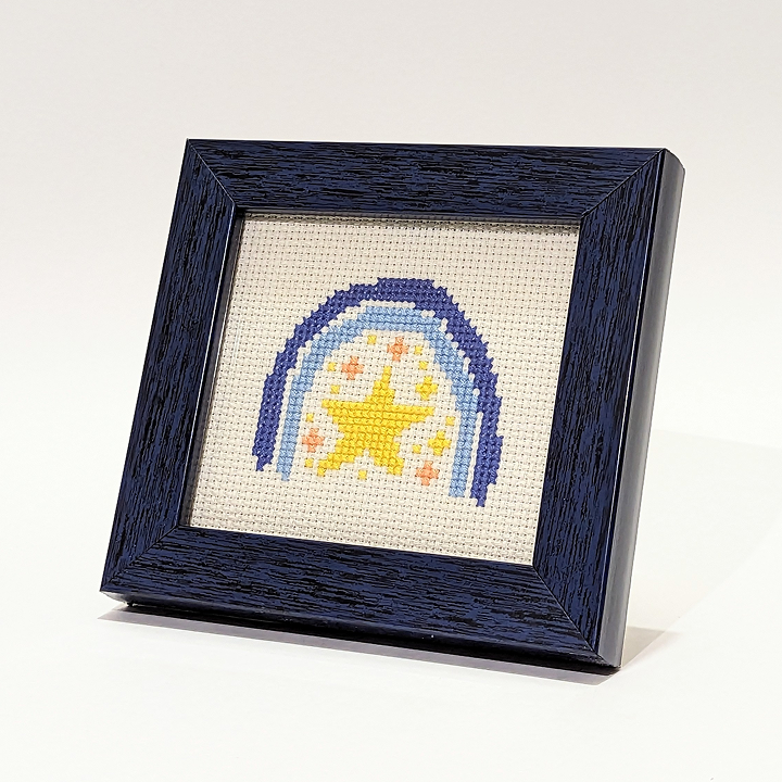 ვარსკვლავები და ცისარტყელა (ლურჯი ჩარჩოთი) - კანვაზე ქარგვა